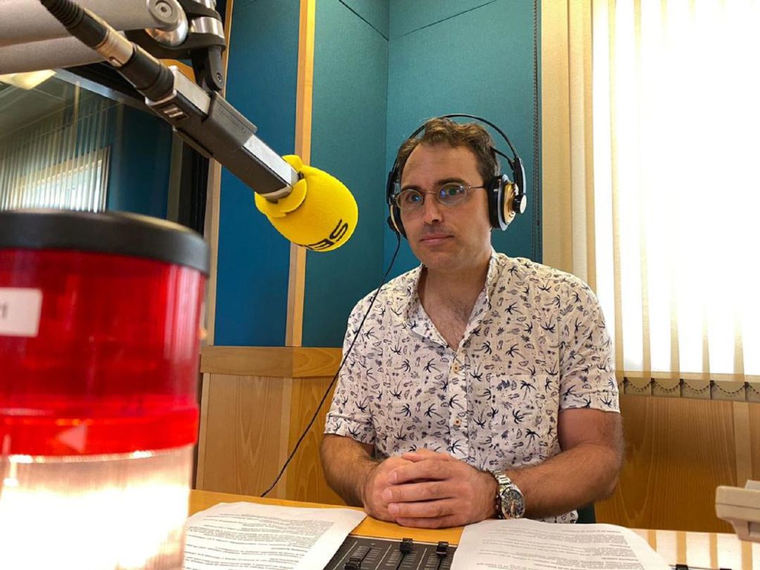 Toni Valero,coordinador andaluz de IU, durante la entrevista de La Ventana Andalucía Toni Valero,coordinador andaluz de IU, durante la entrevista de La Ventana Andalucía