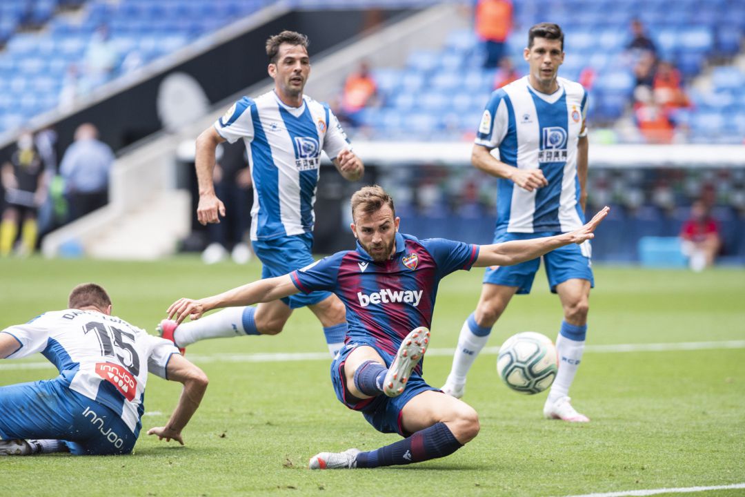 SPAIN, BARCELONA, RCD Stadium on 20 june 2020; 21 Borja Mayoral of Levante during la Liga match round 30 against RCD Espanyol
SPAIN, BARCELONA, RCD Stadium on 20 june 2020; 21 Borja Mayoral of Levante during la Liga match round 30 against RCD Espanyol