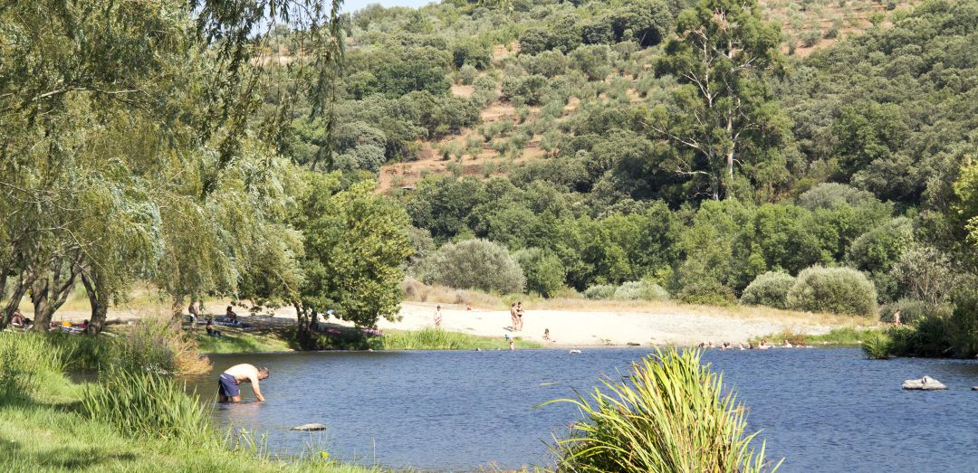 El río Alagón en la provincia de Salamanca a su paso por la zona de baño de la localidad de Sotoserrano El río Alagón en la provincia de Salamanca a su paso por la zona de baño de la localidad de Sotoserrano