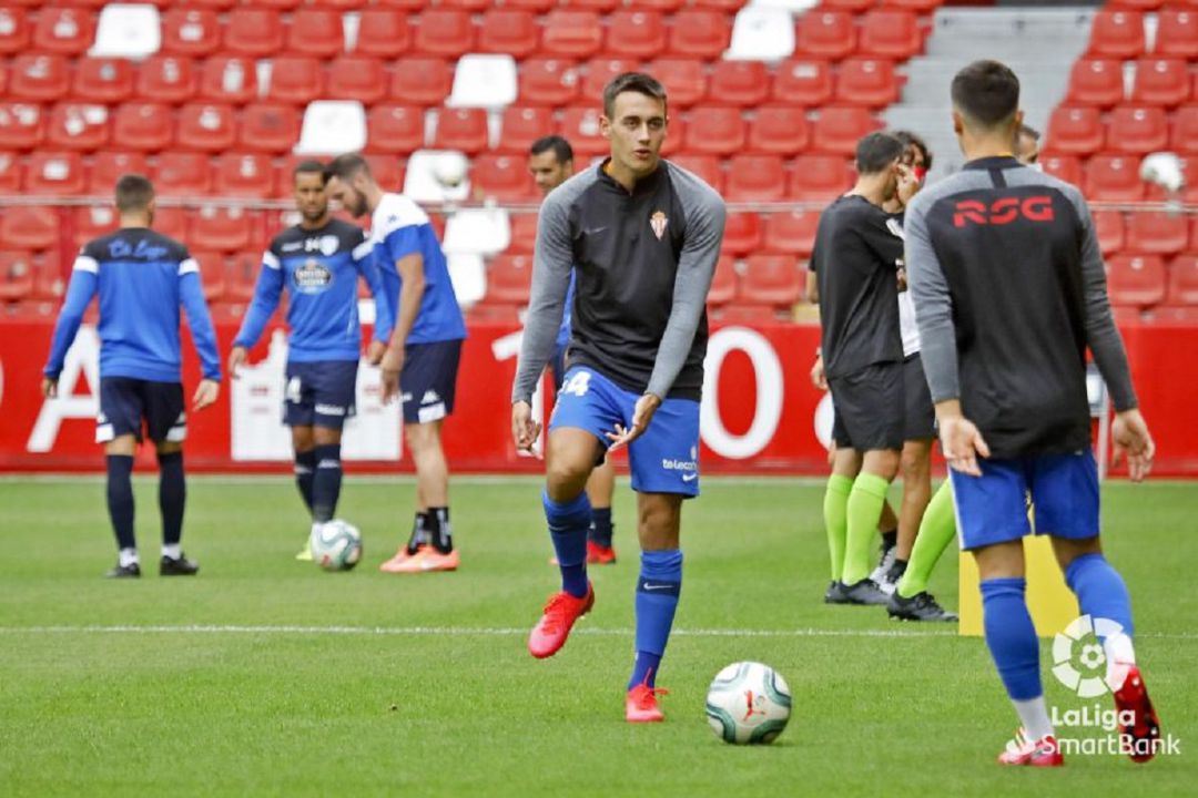 Pedro Díaz durante el calentamiento del partido contra el Lugo Pedro Díaz durante el calentamiento del partido contra el Lugo