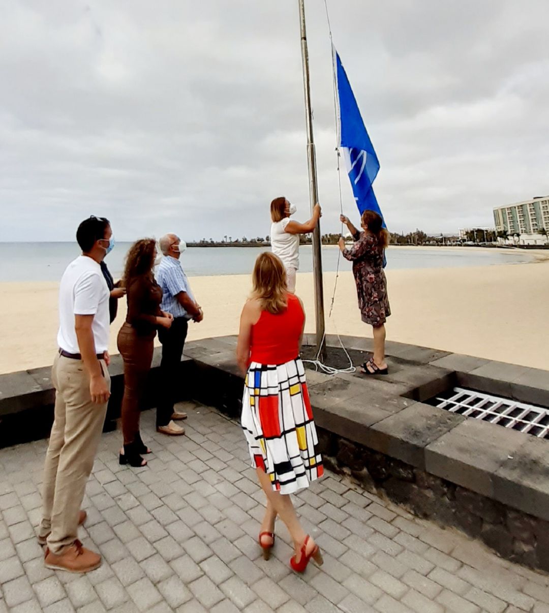 Izado de la bandera azul en la playa del Reducto. Izado de la bandera azul en la playa del Reducto.