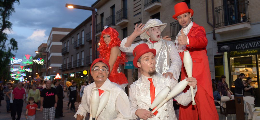 Imagen de archivo de una actuación en las calles de Valdemoro durante las fiestas de mayo del año pasado. Imagen de archivo de una actuación en las calles de Valdemoro durante las fiestas de mayo del año pasado.