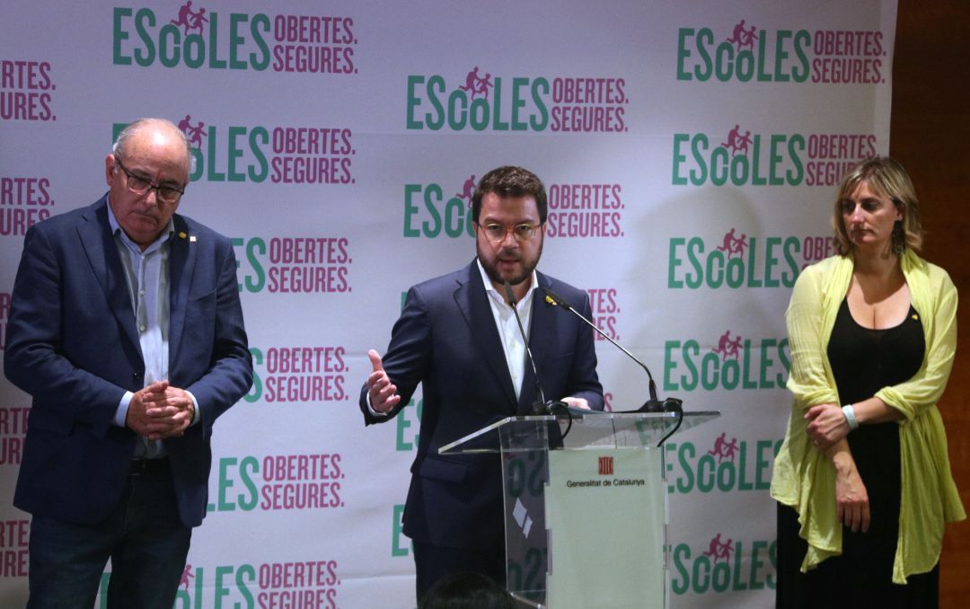 El conseller d'Educació, Josep Bargalló; el vicepresident del Govern, Pere Aragonès, i la consellera de Salut, Alba Vergés El conseller d'Educació, Josep Bargalló; el vicepresident del Govern, Pere Aragonès, i la consellera de Salut, Alba Vergés
