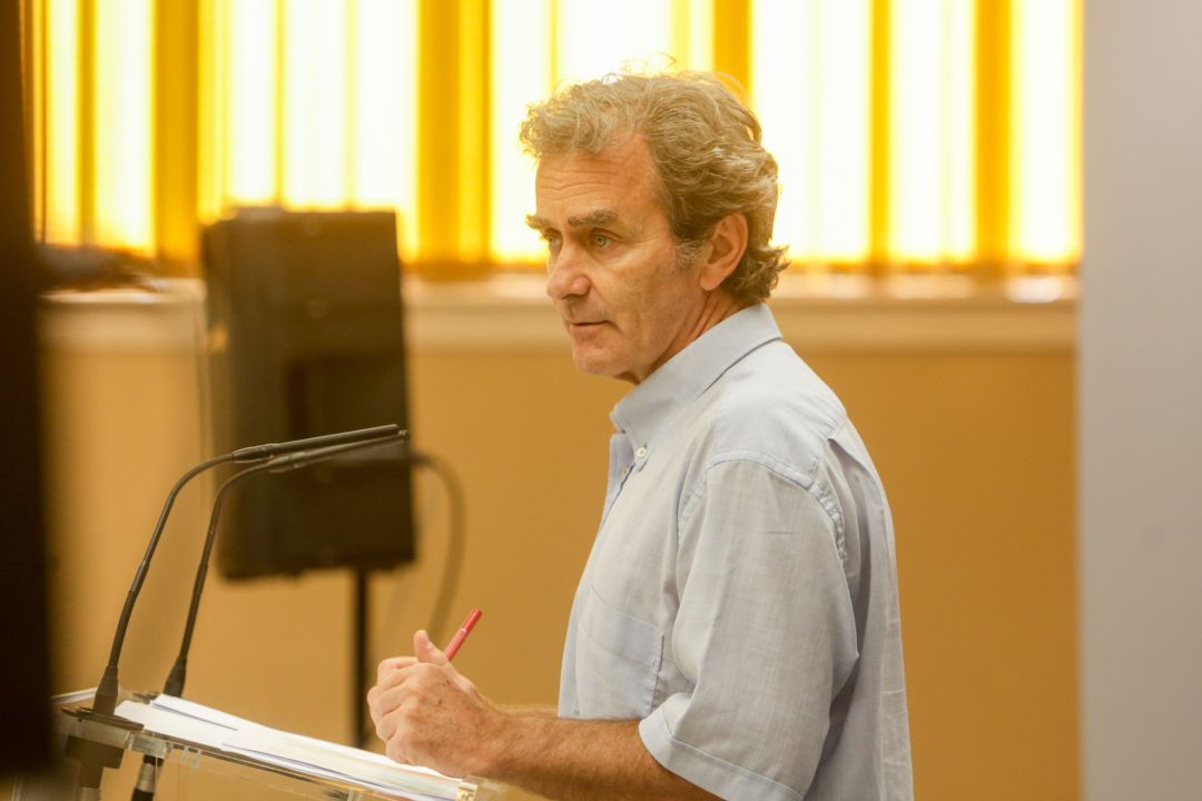 El director del Centro de Coordinación de Alertas y Emergencias Sanitarias (CCAES), Fernando Simón, atiende a las preguntas de los periodistas El director del Centro de Coordinación de Alertas y Emergencias Sanitarias (CCAES), Fernando Simón, atiende a las preguntas de los periodistas