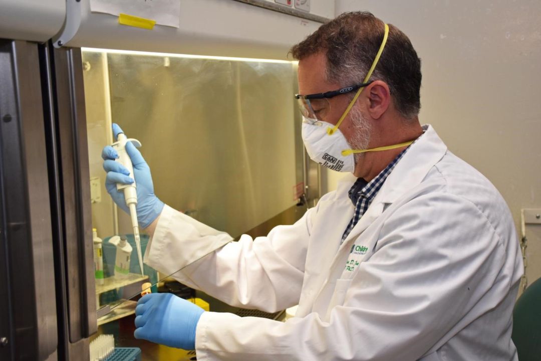 Investigador en un laboratorio Investigador en un laboratorio