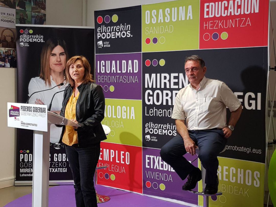 La coordinadora general de Podemos Euskadi, Pilar Garrido, y el diputado de Unidas Podemos en el Congreso Enrique Santiago han participado en un acto celebrado en la sede de Podemos Euskadi en Vitoria La coordinadora general de Podemos Euskadi, Pilar Garrido, y el diputado de Unidas Podemos en el Congreso Enrique Santiago han participado en un acto celebrado en la sede de Podemos Euskadi en Vitoria