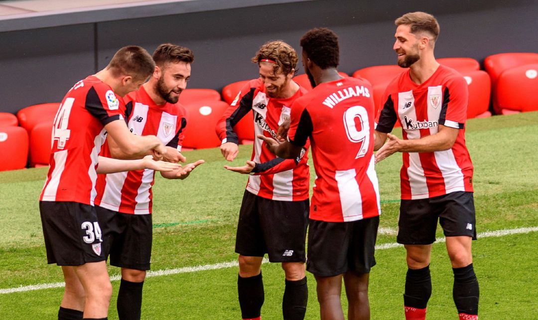 Oihan Sancet (2i) celebra un gol con sus compañeros durante el partido correspondiente a la trigésimo segunda jornada de LaLiga Santander disputado, este sábado, en el estadio San Mamés en Bilbao. Javier Zorrilla Oihan Sancet (2i) celebra un gol con sus compañeros durante el partido correspondiente a la trigésimo segunda jornada de LaLiga Santander disputado, este sábado, en el estadio San Mamés en Bilbao. Javier Zorrilla