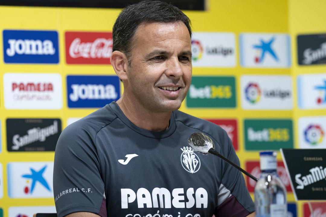 Javi Calleja atiende a los medios en sala de prensa Javi Calleja atiende a los medios en sala de prensa