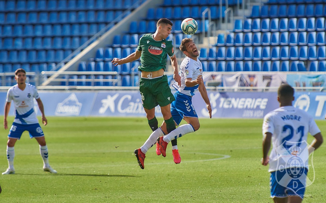 Un momento del encuentro disputado entre el CD Tenerife y el Deportivo de La Coruña en el Heliodoro Rodríguez López Un momento del encuentro disputado entre el CD Tenerife y el Deportivo de La Coruña en el Heliodoro Rodríguez López