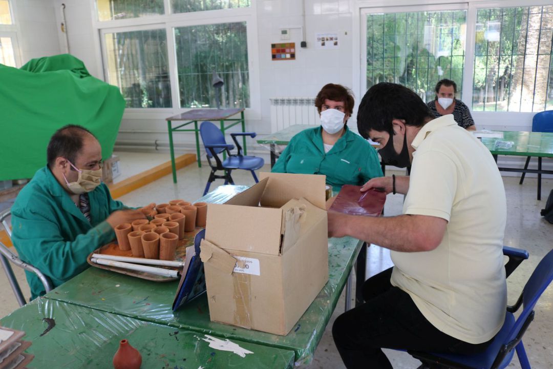 Los usuarios de Asprodisis retoman sus talleres Los usuarios de Asprodisis retoman sus talleres