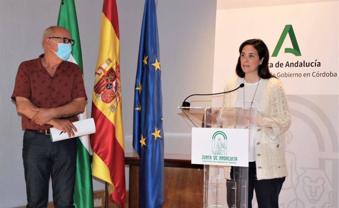 La delegada de Cultura de la Junta de Andalucía, Cristina Casanueva, durante una rueda de prensa junto al director de Madinat al-Zahra La delegada de Cultura de la Junta de Andalucía, Cristina Casanueva, durante una rueda de prensa junto al director de Madinat al-Zahra