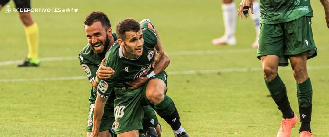 Çolak abraza a Aketxe tras el gol Çolak abraza a Aketxe tras el gol