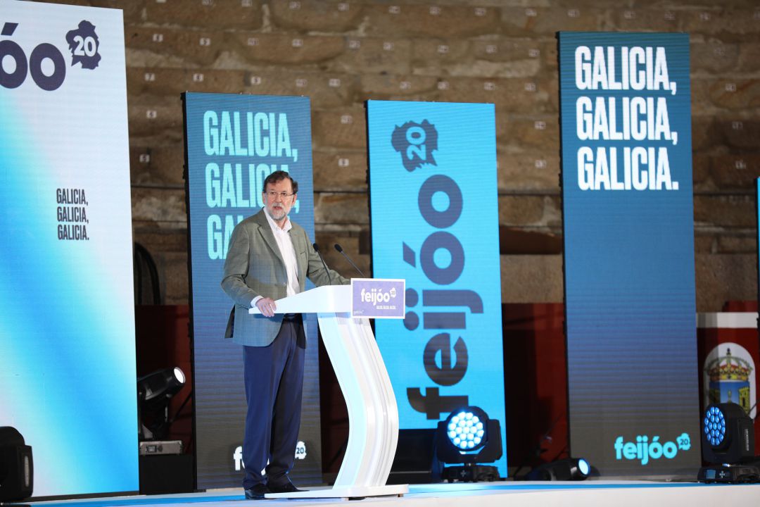 El expresidente del Gobierno, Mariano Rajoy, interviene durante el acto de clausura del acto de campaña del Partido Popular celebrado en la plaza de toros de Pontevedra, Galicia, (España), a 27 de junio de 2020.
El expresidente del Gobierno, Mariano Rajoy, interviene durante el acto de clausura del acto de campaña del Partido Popular celebrado en la plaza de toros de Pontevedra, Galicia, (España), a 27 de junio de 2020.