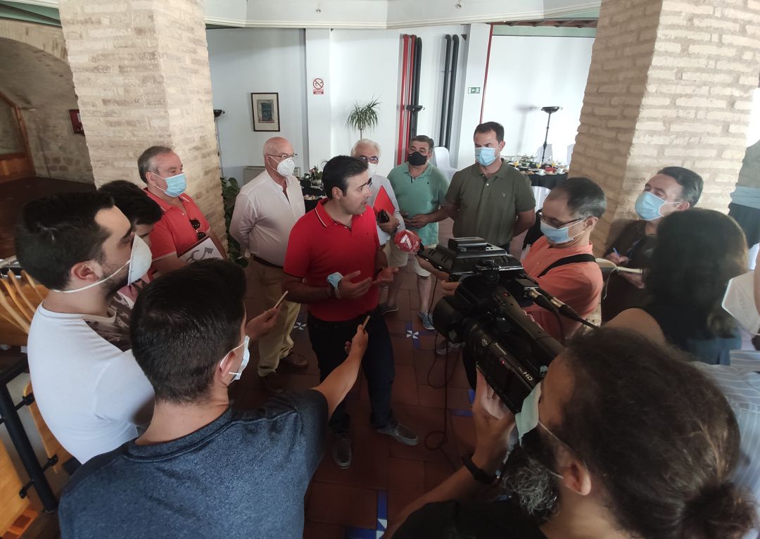 Los máximos representantes de UPA, COAG, ASAJA y Cooperativas Agroalimentarias han atendido a los medios de comunicación en Jaén Los máximos representantes de UPA, COAG, ASAJA y Cooperativas Agroalimentarias han atendido a los medios de comunicación en Jaén