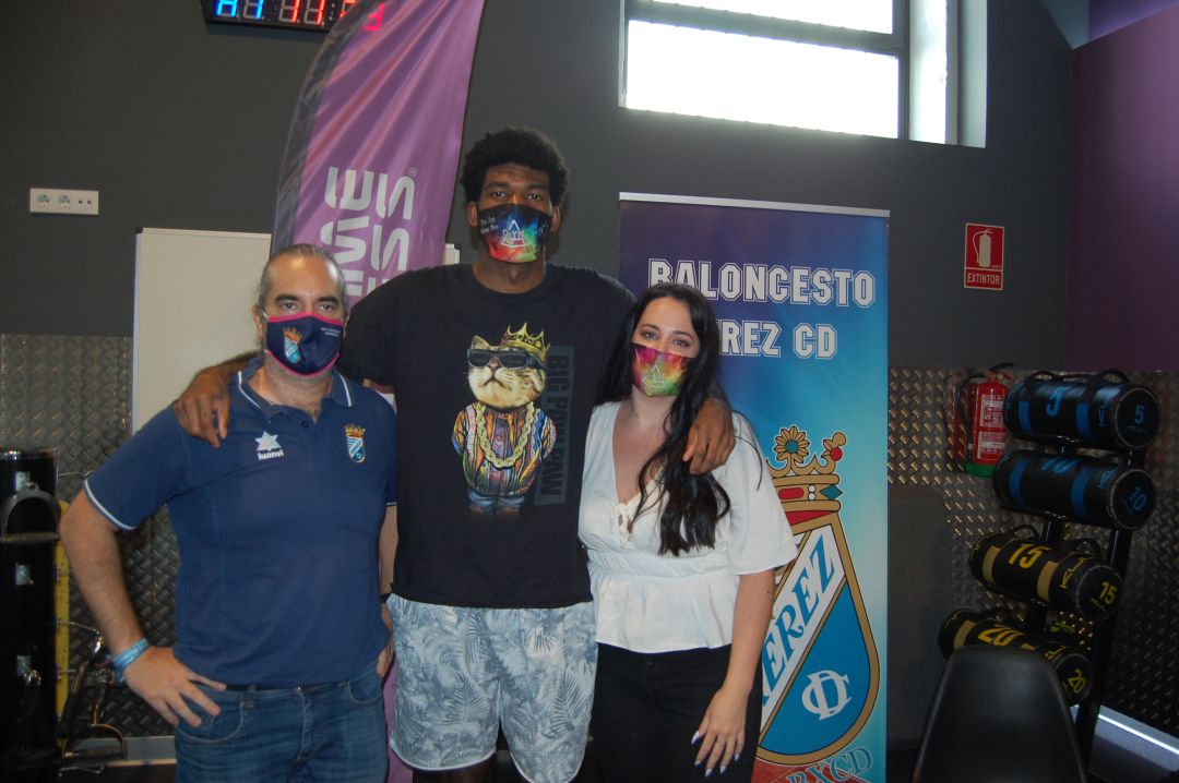 Miguel Ángel Gallardo, Victor Nicjerson y Noelia Marín, traductora del equipo Miguel Ángel Gallardo, Victor Nicjerson y Noelia Marín, traductora del equipo