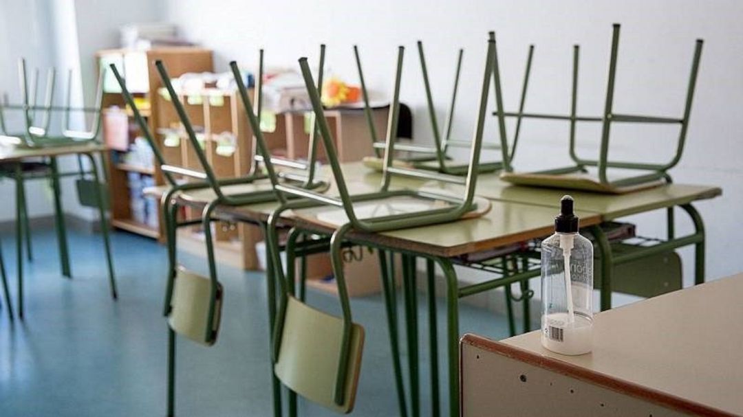 Sillas en un aula Sillas en un aula