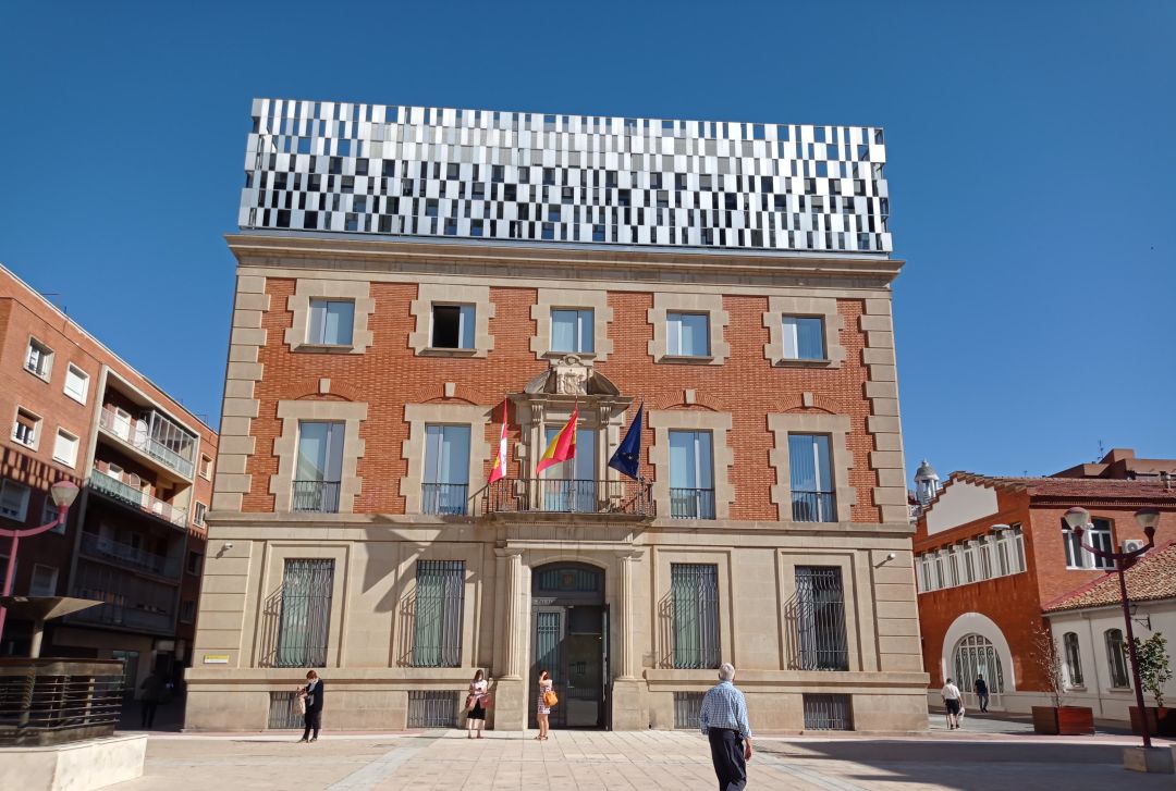 La Adiencia de Palencia juzga a un hombre por trata de seres humanos La Adiencia de Palencia juzga a un hombre por trata de seres humanos