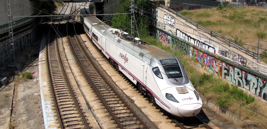 Imagen de archivo de un tren Alvia Imagen de archivo de un tren Alvia