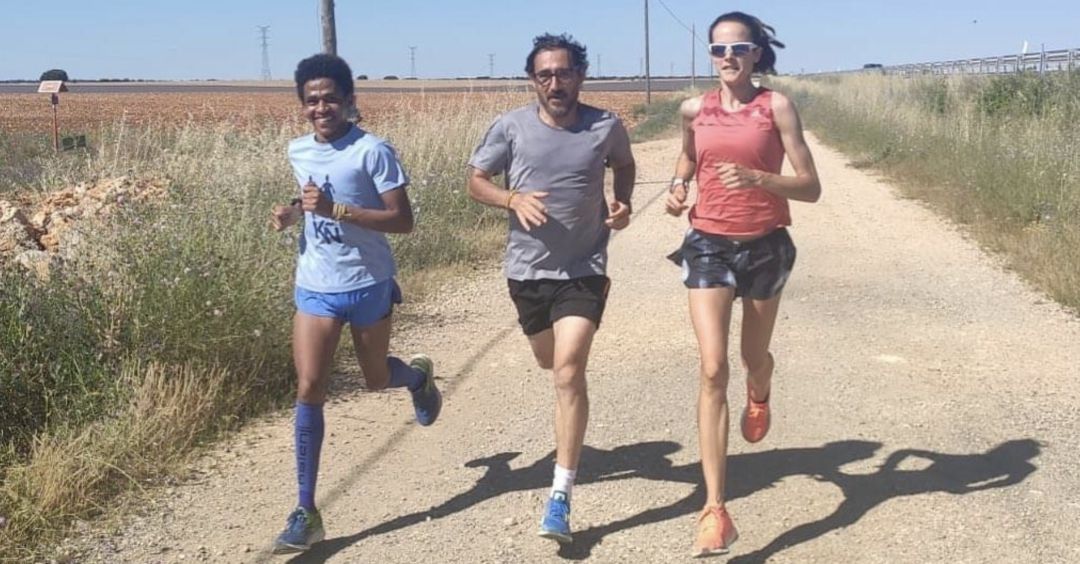 Ana Lozano junto a su entrenador Javier Cañadillas y Forsido Tabernero. Ana Lozano junto a su entrenador Javier Cañadillas y Forsido Tabernero.