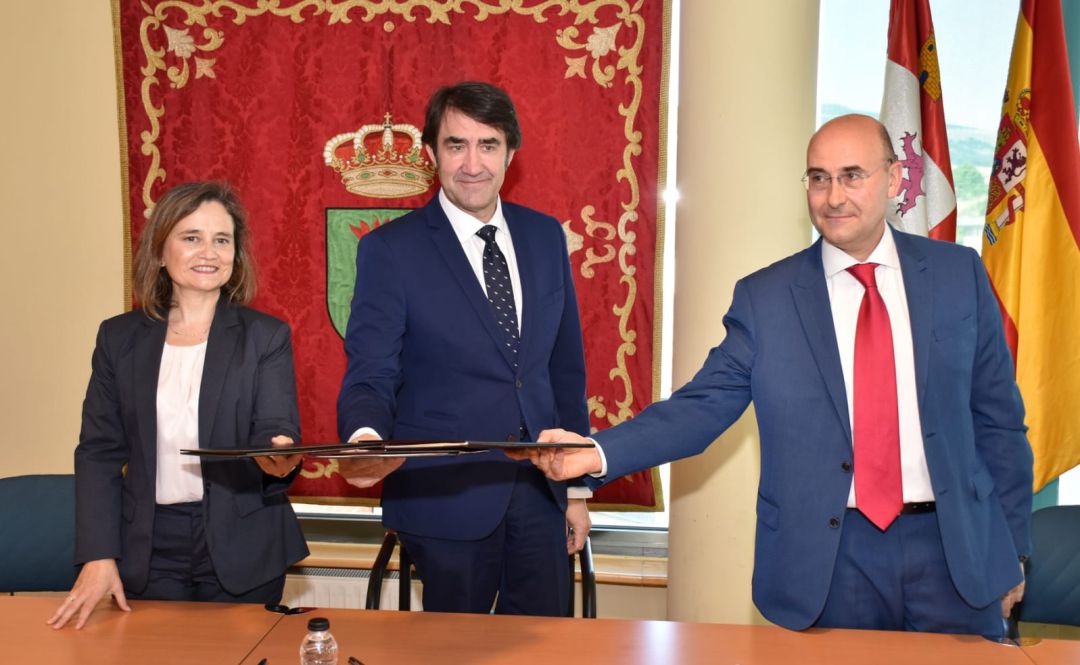 Elia Jiménez, Juan Carlos Suárez Quiñones y Jesús Manuel Alonso Elia Jiménez, Juan Carlos Suárez Quiñones y Jesús Manuel Alonso