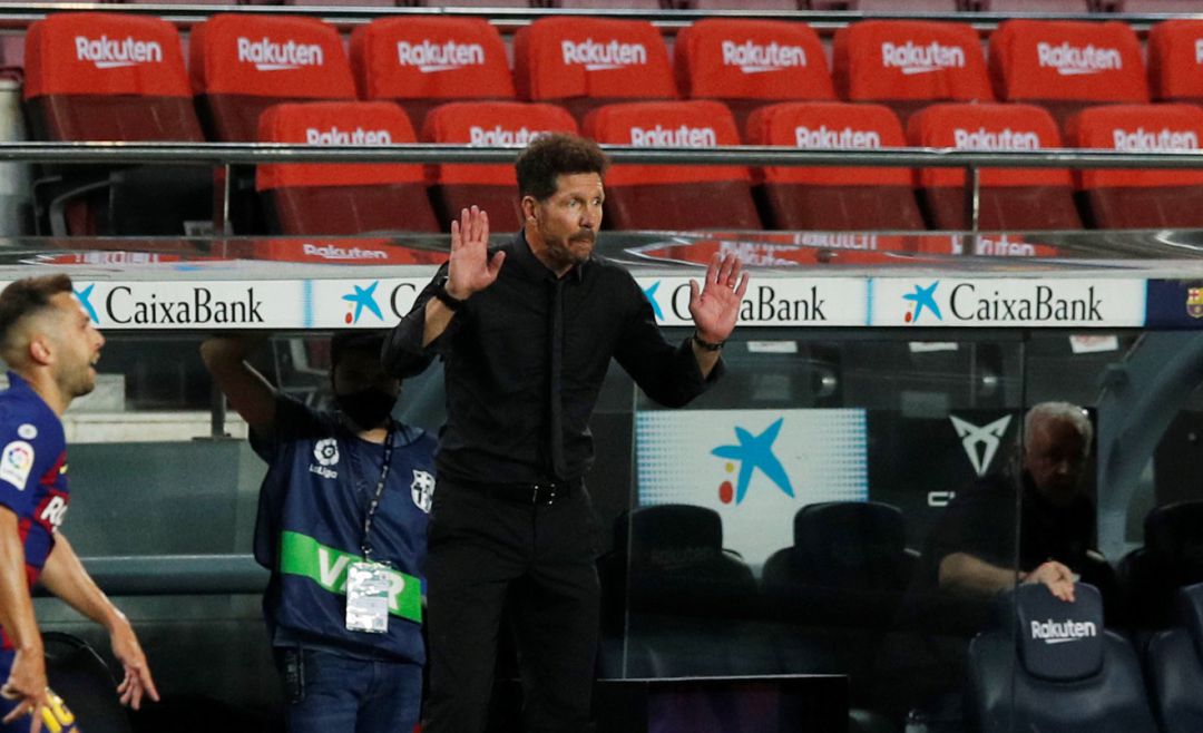 Simeone, durante el partido contra el Barcelona. Simeone, durante el partido contra el Barcelona.
