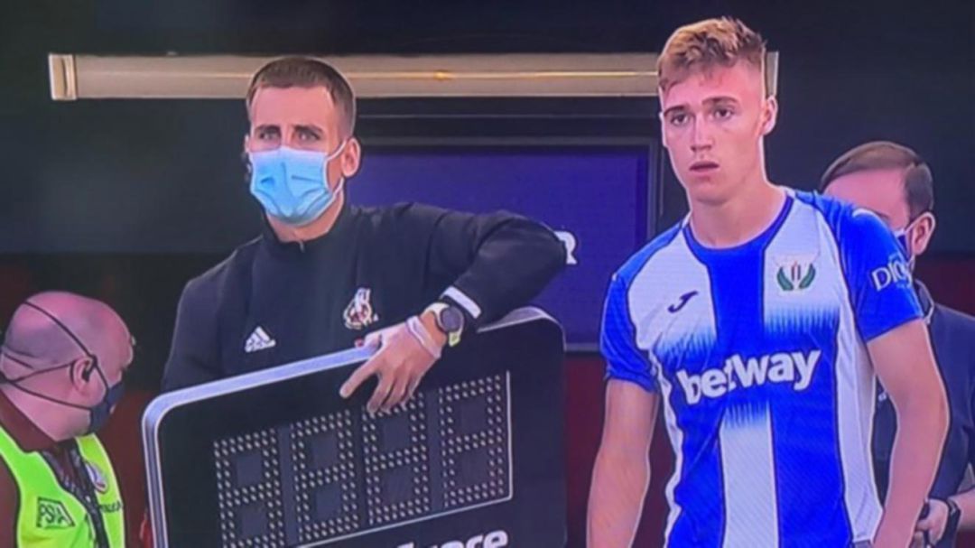 El joven jugador madrileño se ha formado en la cantera del CD Leganés , sus padres son del Bierzo. El joven jugador madrileño se ha formado en la cantera del CD Leganés , sus padres son del Bierzo.