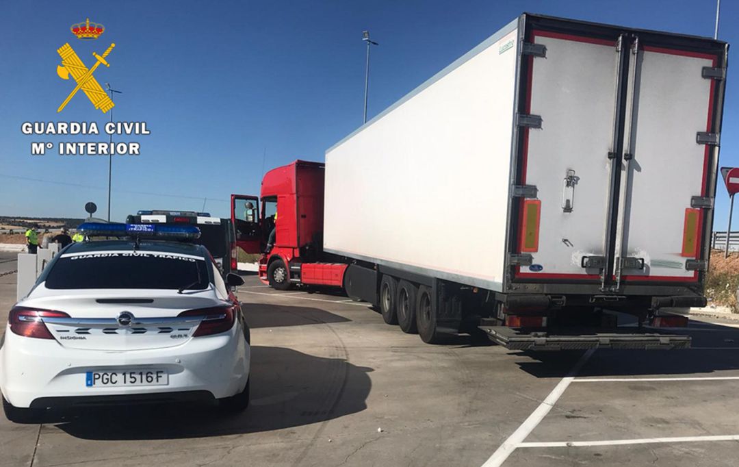 La Guardia Civil detuvo el vehículo en la A-1, a la altura de la comarca del Arlanza La Guardia Civil detuvo el vehículo en la A-1, a la altura de la comarca del Arlanza