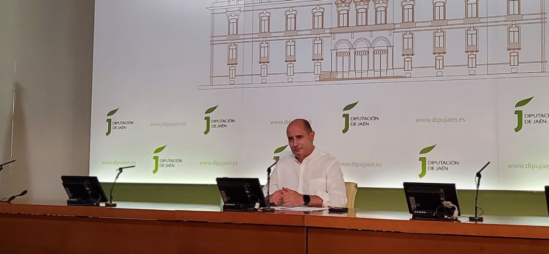 El diputado de Servicios Municipales, José Luis Hidalgo, presenta las líneas de actuación para la reactivación económica. El diputado de Servicios Municipales, José Luis Hidalgo, presenta las líneas de actuación para la reactivación económica.