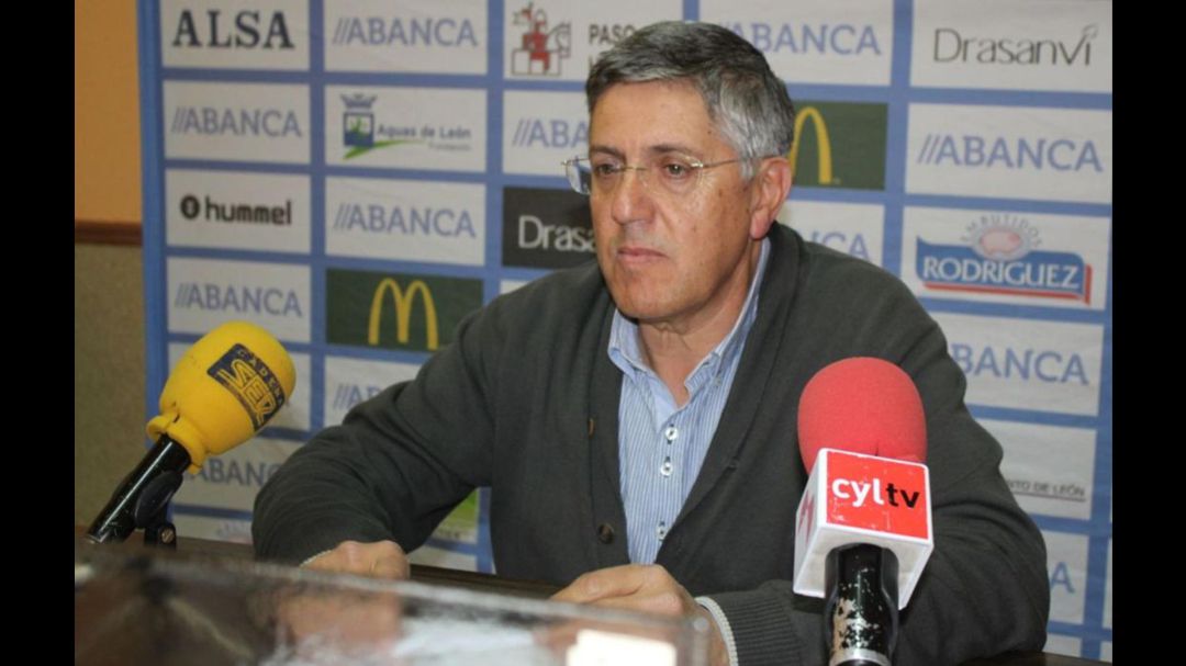 Cayetano Franco ha escrito una carta abierta a los socios del ABANCA Ademar Cayetano Franco ha escrito una carta abierta a los socios del ABANCA Ademar