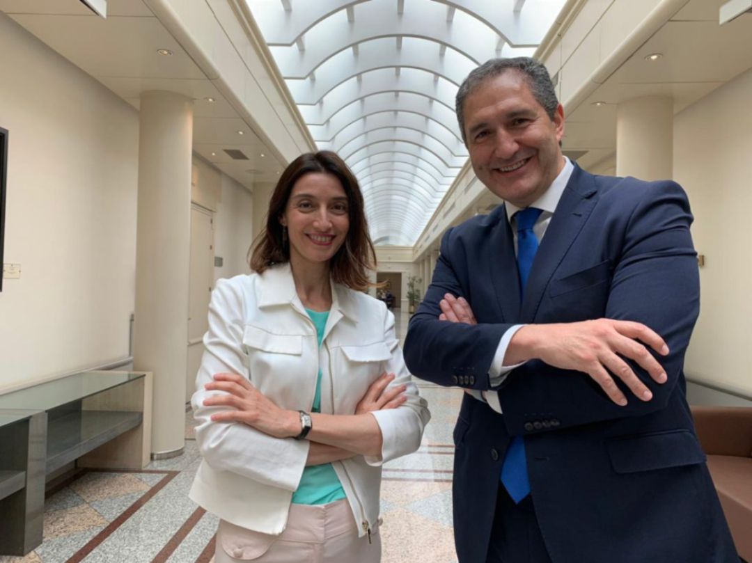 Cepeda, a la derecha, junto a Pilar Llop cuando ambos fueron nombrados senadores. Cepeda, a la derecha, junto a Pilar Llop cuando ambos fueron nombrados senadores.