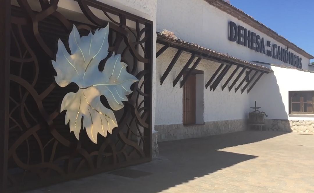 Las instalaciones de Bodega Dehesa de los Canónigos. Las instalaciones de Bodega Dehesa de los Canónigos.