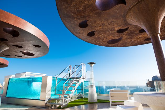Una piscina con unas vistas maravillosas al mar Una piscina con unas vistas maravillosas al mar