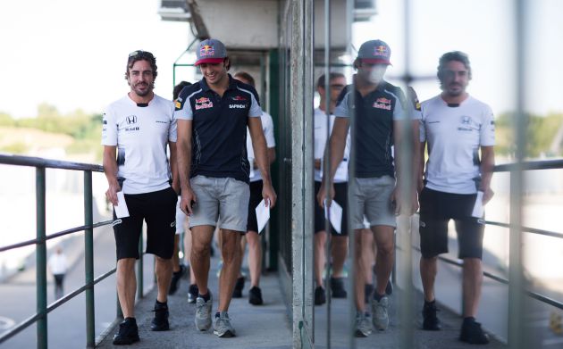 Fernando Alonso y Carlos Sainz. Fernando Alonso y Carlos Sainz.
