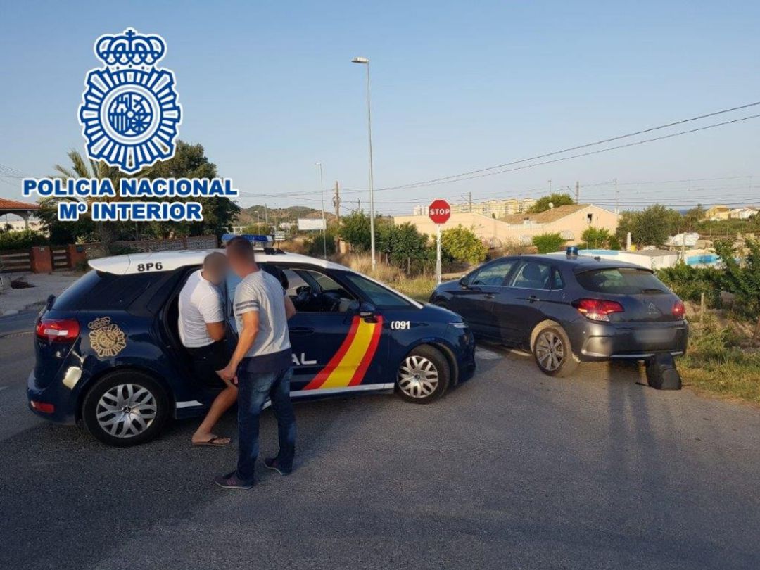 Momento de la detención en Benidorm de un montenegrino buscado en su país por un atraco de 2011 con un fallecido Momento de la detención en Benidorm de un montenegrino buscado en su país por un atraco de 2011 con un fallecido