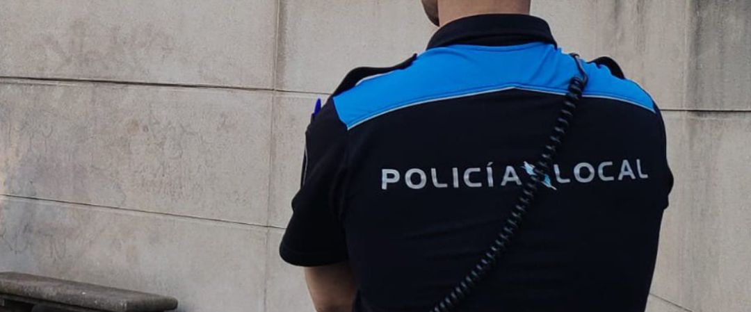 Un agente de la Policía Local Un agente de la Policía Local