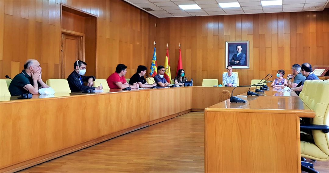 Reunión en el Ayuntamiento de Elda Reunión en el Ayuntamiento de Elda
