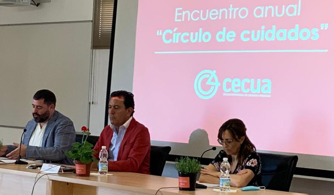 Mesa del Encuentro Anual 'Círculo de Cuidados' con Andrés Rodríguez, presidente de CECUA, el primero por la izquierda. Mesa del Encuentro Anual 'Círculo de Cuidados' con Andrés Rodríguez, presidente de CECUA, el primero por la izquierda.