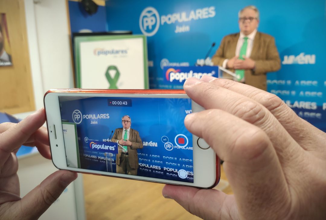Javier Carazo, concejal del PP en el consistorio jiennense, ha pedido la dimisión del concejal de personal Carlos Alberca (PSOE) Javier Carazo, concejal del PP en el consistorio jiennense, ha pedido la dimisión del concejal de personal Carlos Alberca (PSOE)
