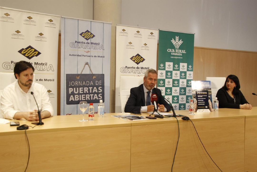 El presidente de la Autoridad Portuaria de Motril, Jose García Fuentes, junto con miembros de la organización enl a presentación de las Jornadas de Puertas Abiertas El presidente de la Autoridad Portuaria de Motril, Jose García Fuentes, junto con miembros de la organización enl a presentación de las Jornadas de Puertas Abiertas