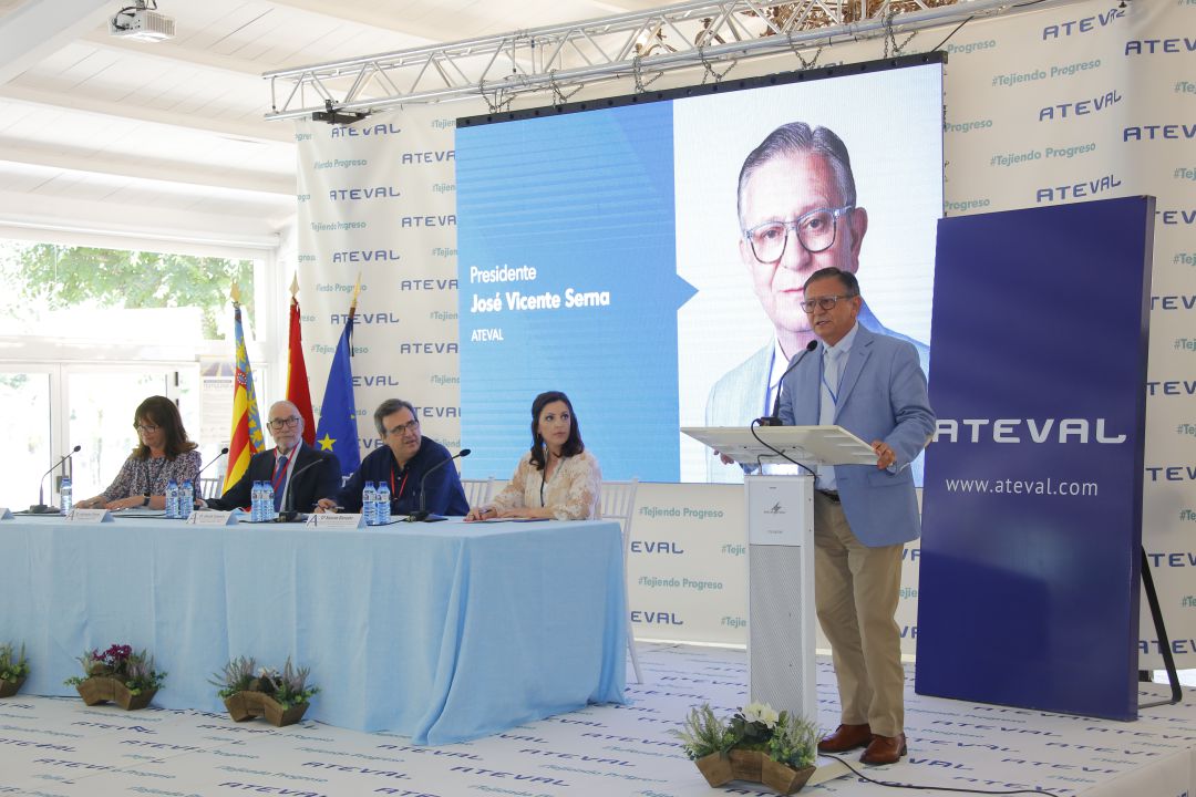 Pepe Serna, nou president d'Ateval, fent el discurs Pepe Serna, nou president d'Ateval, fent el discurs