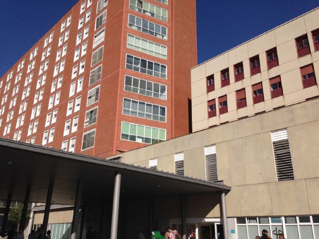 El PSOE muestra su malestar por el rechazo de PP y C's a dotar al Hospital de un acelerador lineal El PSOE muestra su malestar por el rechazo de PP y C's a dotar al Hospital de un acelerador lineal