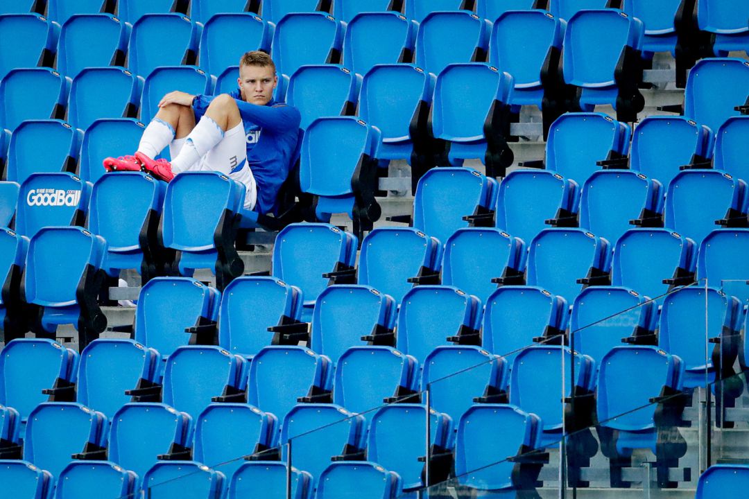 Odegaard observa un partido de la Real en la grada Odegaard observa un partido de la Real en la grada