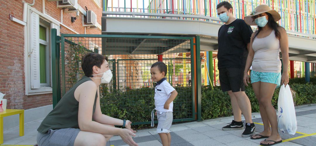 Un menor acude a una escuela infantil Un menor acude a una escuela infantil