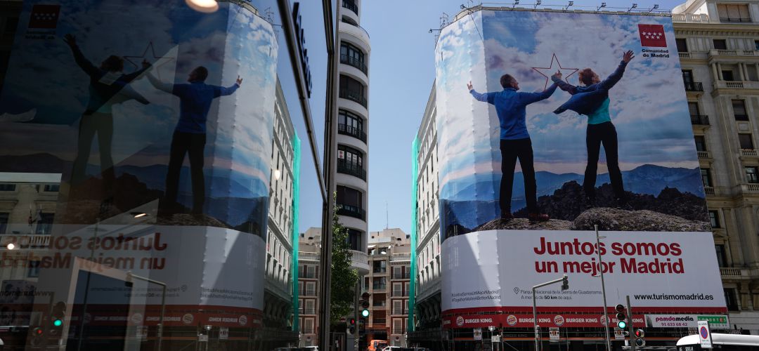 Lona en la Gran Vía Lona en la Gran Vía