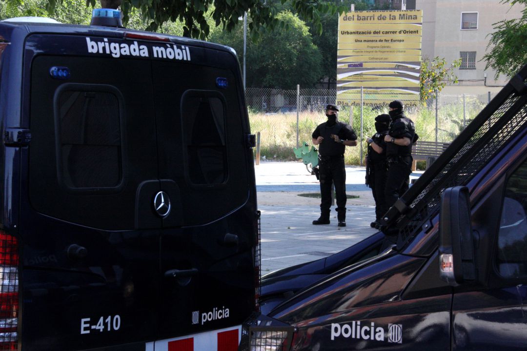 Imatge d'arxiu d'un operatiu dels Mossos a La Mina l'any 2016 Imatge d'arxiu d'un operatiu dels Mossos a La Mina l'any 2016