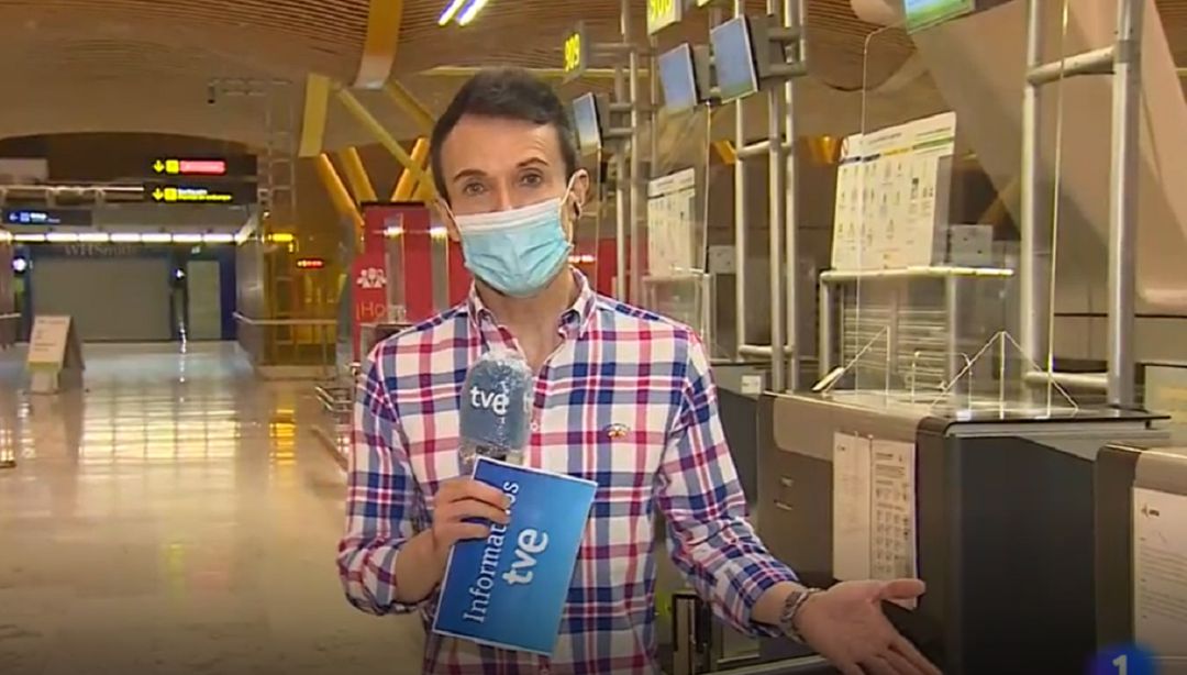 El reportero durante la conexión en directo. El reportero durante la conexión en directo.