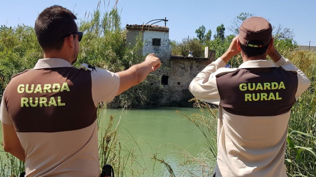 Imagen de personal de seguridad en el río Millars Imagen de personal de seguridad en el río Millars