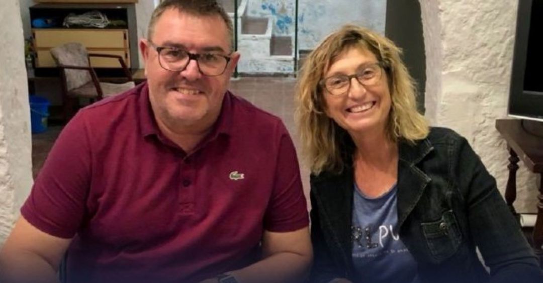 Joan Sera i Joana Escandell han asegurat que no hi ha cap trencament del pacte entre SOM i PSOE. Joan Sera i Joana Escandell han asegurat que no hi ha cap trencament del pacte entre SOM i PSOE.