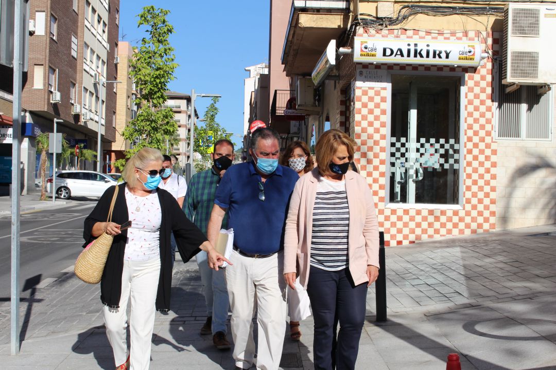 La alcaldesa de Motril, Luisa García chamorro, y miembros de su equipo de gobierno visitan los comercios de la calle Ancha La alcaldesa de Motril, Luisa García chamorro, y miembros de su equipo de gobierno visitan los comercios de la calle Ancha