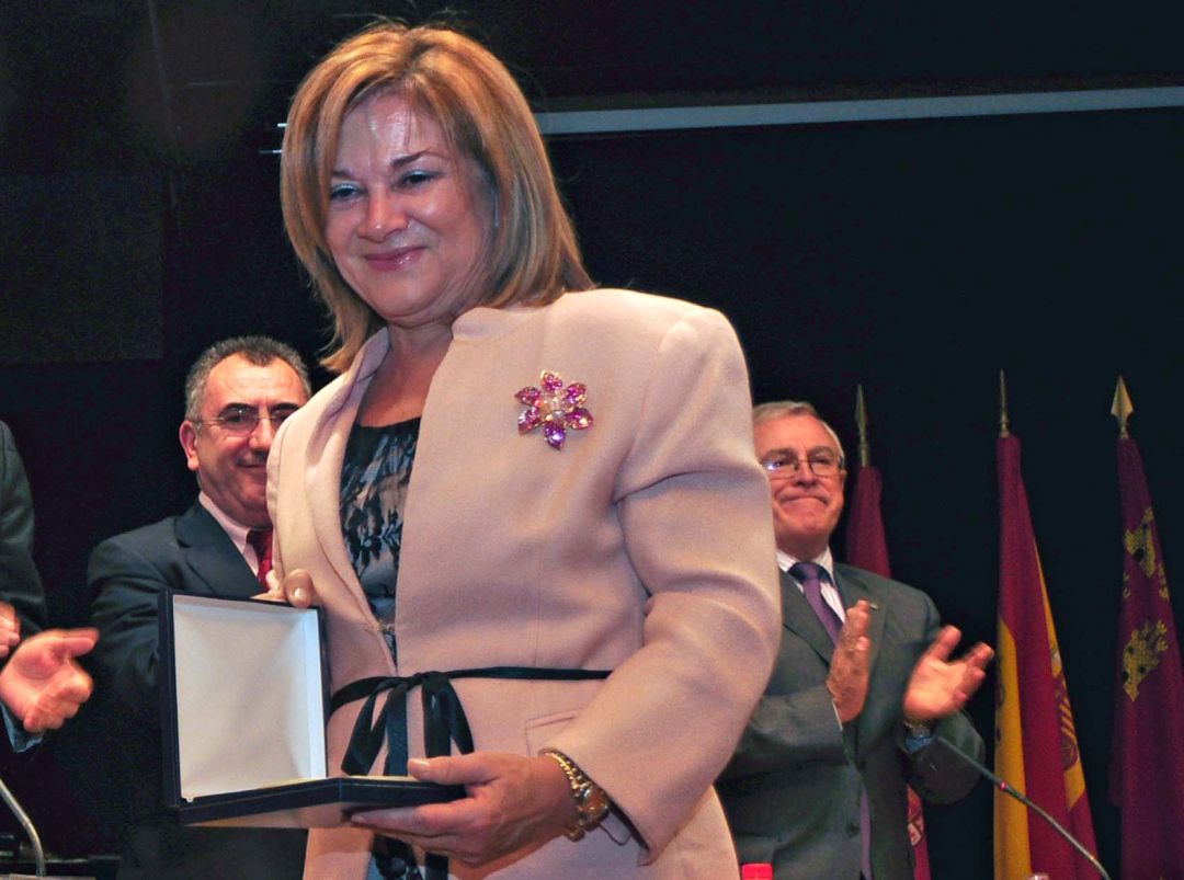 Ascensión Martín (2.011) recibiendo el reconocimiento de la Fundación Diagrama, por su labor social, cultural, humana y solidaria, en la defensa de los derechos de cada persona Ascensión Martín (2.011) recibiendo el reconocimiento de la Fundación Diagrama, por su labor social, cultural, humana y solidaria, en la defensa de los derechos de cada persona
